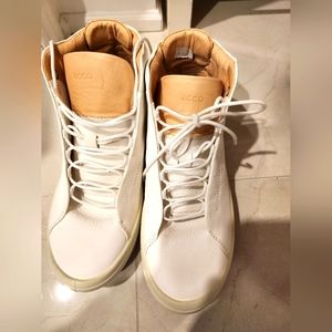 New White Ecco sneaker size 7